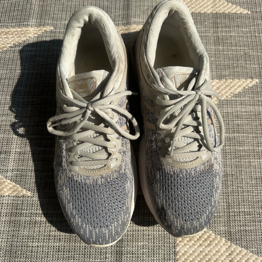 Silver/ grey/ pink tennis shoes